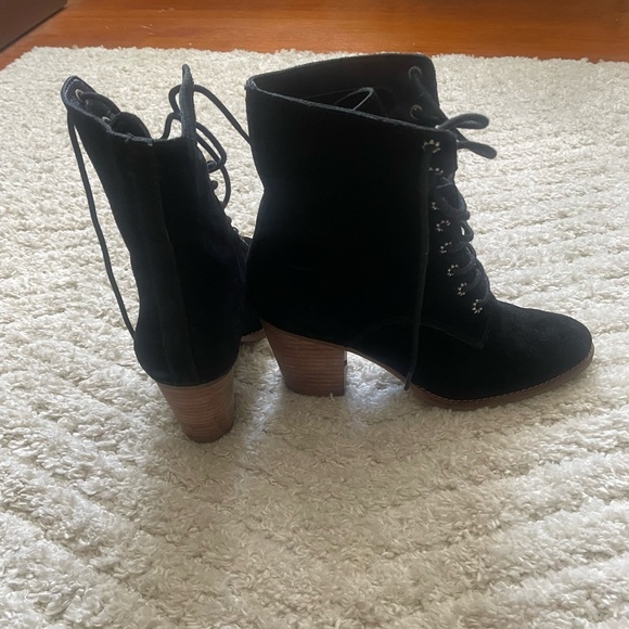 Women’s Frye & Co lace up suede bootie - Picture 4 of 6